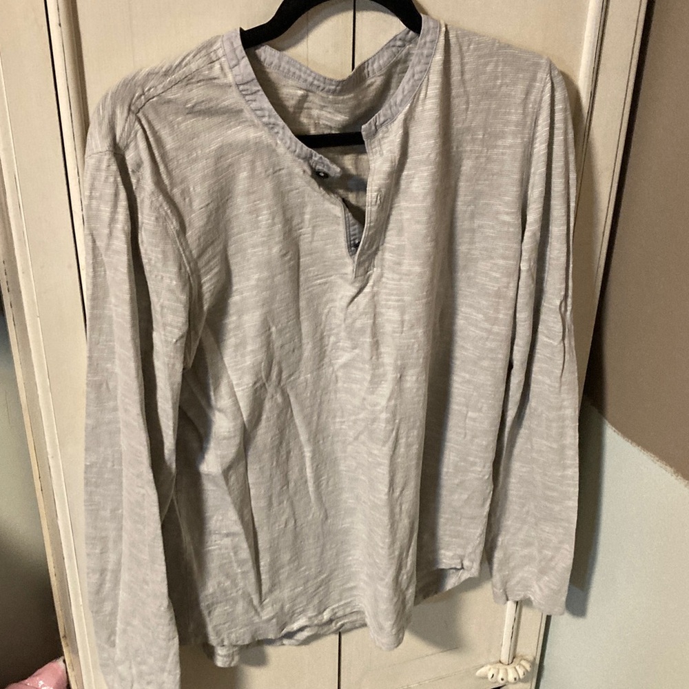 Sonoma men’s medium Gray Long Sleeve Henley Shirt